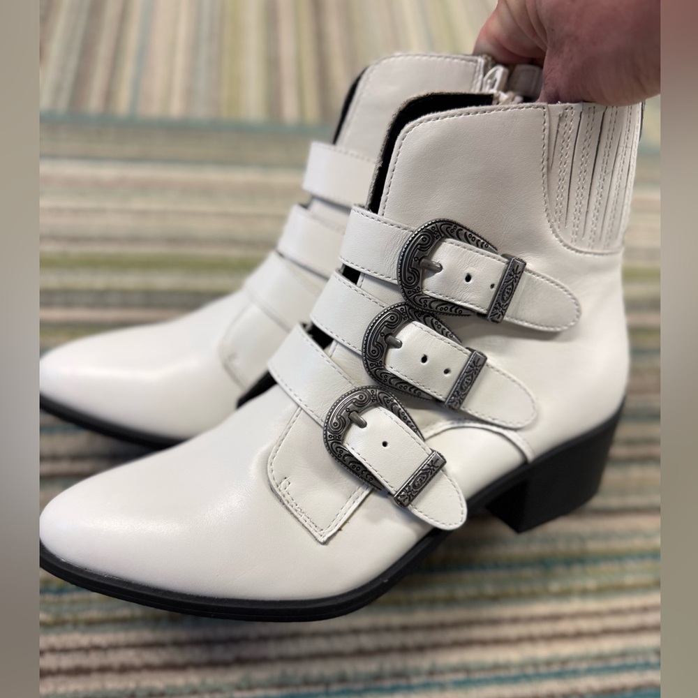 Steve Madden Bark Western Buckle Booties – White – NWOT – Size 7 - Picture 11 of 16
